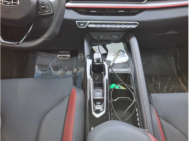Car image 16