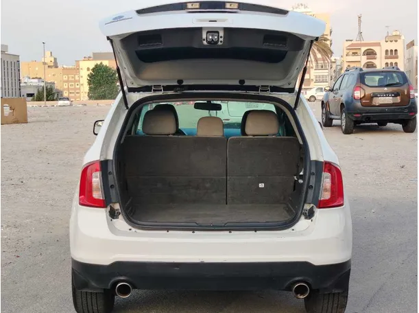 Car image 24