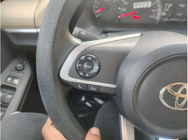 Car image 30