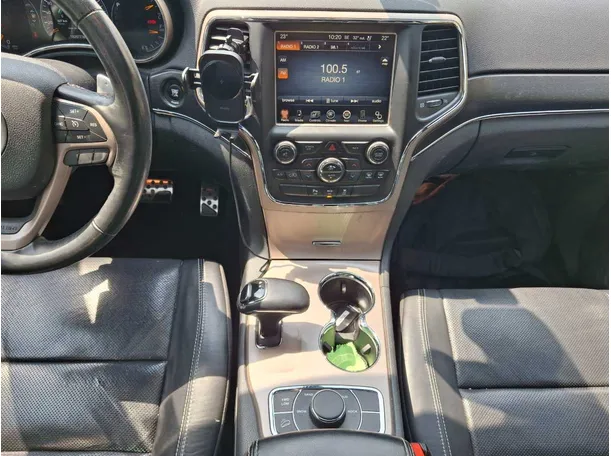 Car image 14