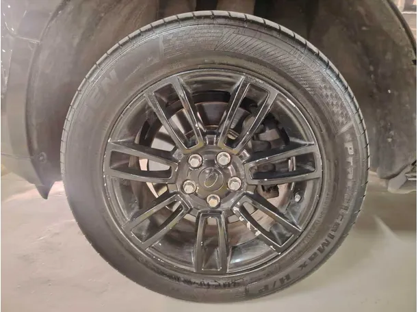 Car image 10