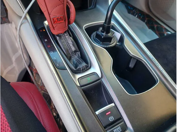 Car image 17