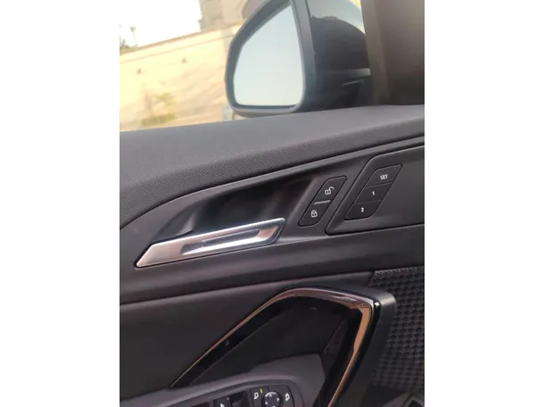 Car image 27