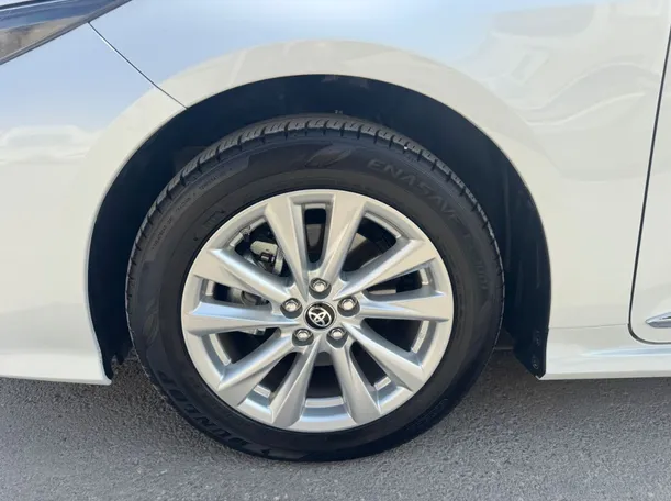 Car image 9