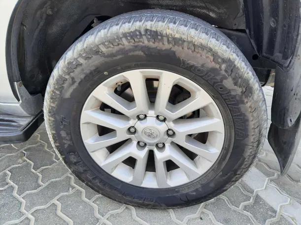 Car image 9