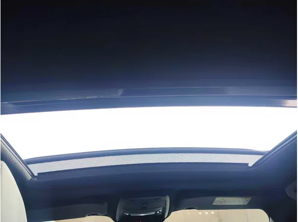 Car image 25