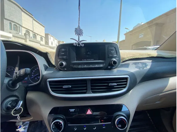 Car image 16