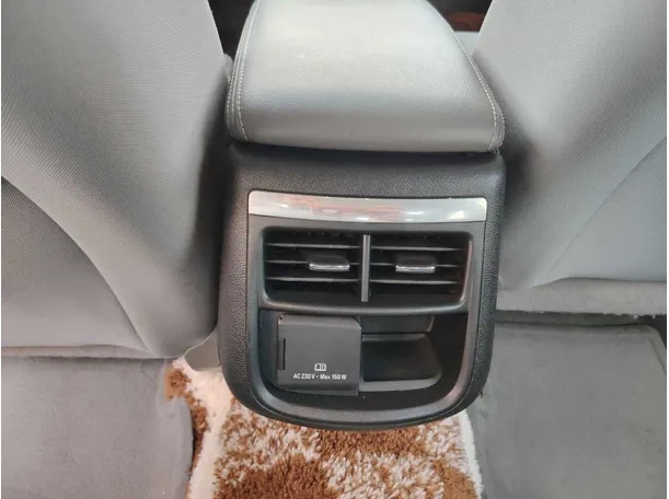 Car image 30