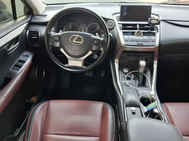 Car image 16