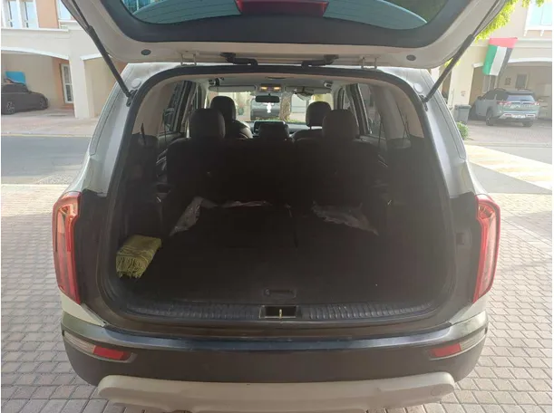 Car image 19