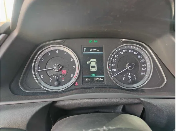Car image 27