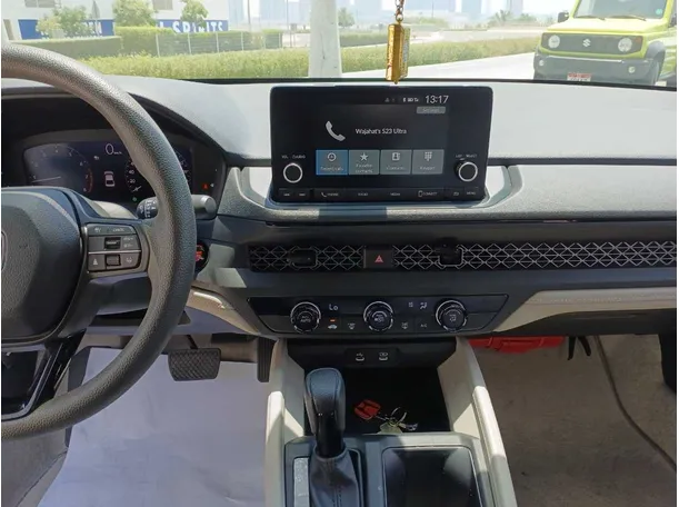 Car image 15