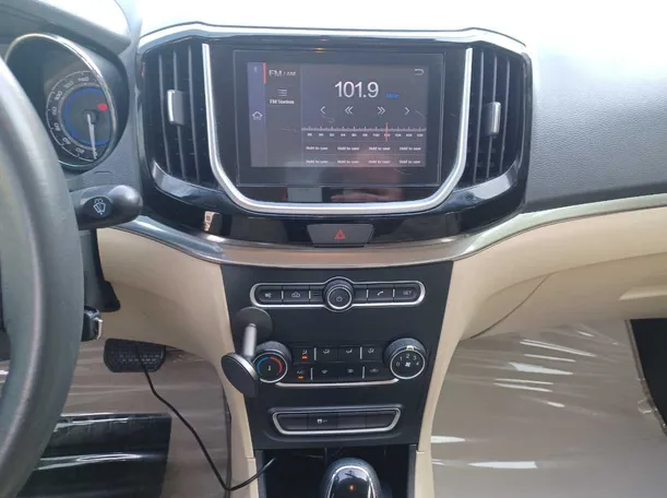 Car image 14
