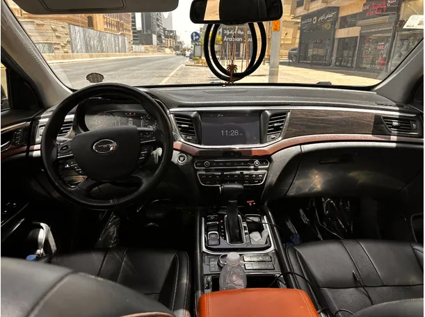 Car image 16