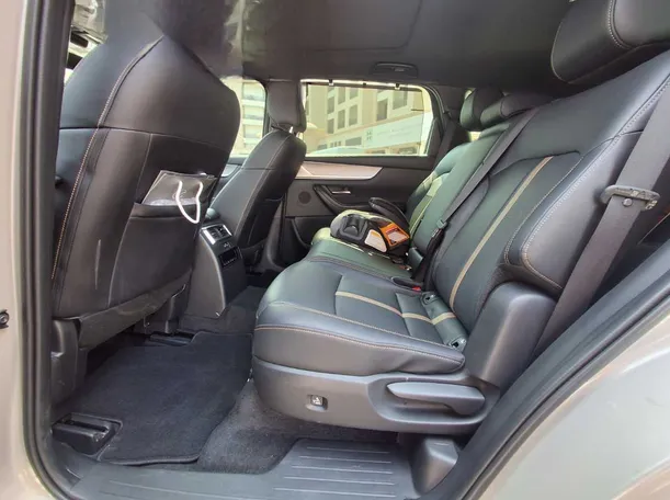 Car image 13