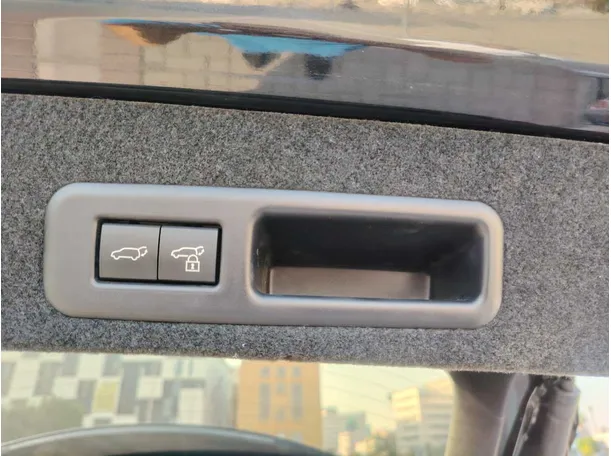 Car image 38