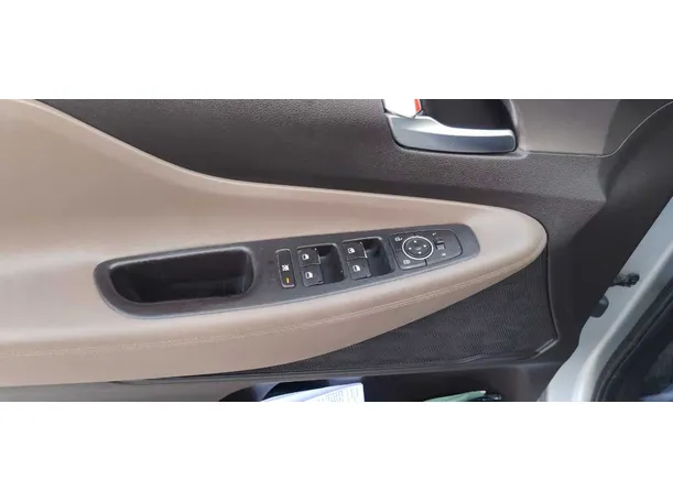 Car image 30