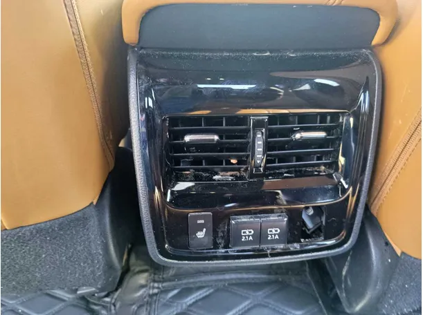 Car image 30