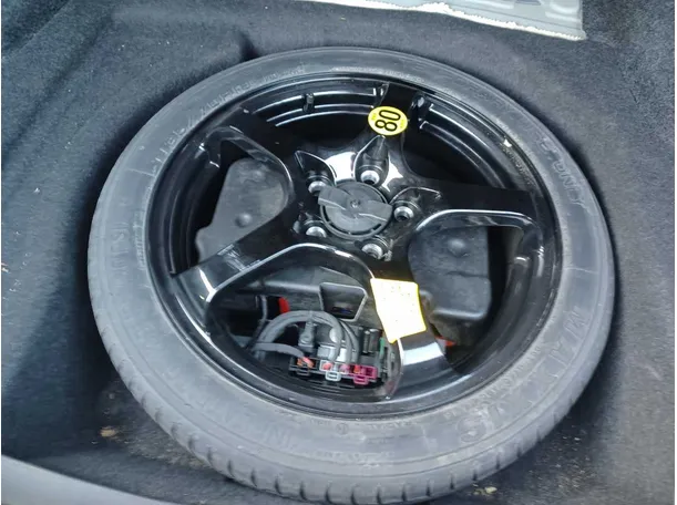Car image 25