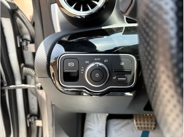Car image 29