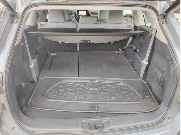 Car image 30