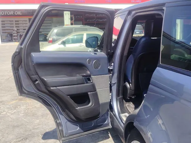 Car image 13