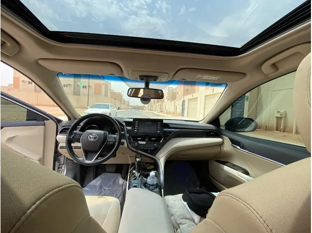 Car image 15
