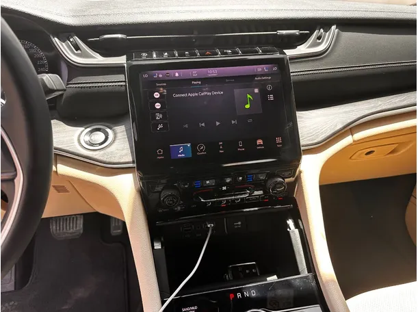 Car image 19