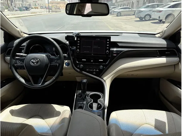 Car image 19