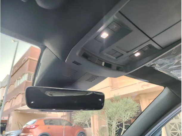 Car image 35