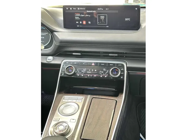 Car image 12