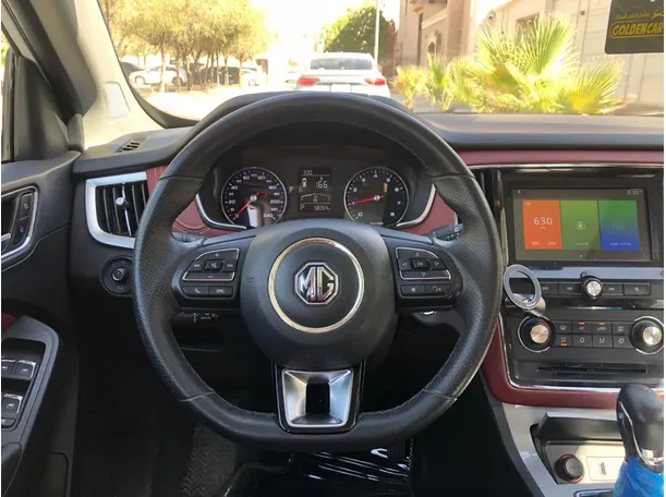 Car image 19