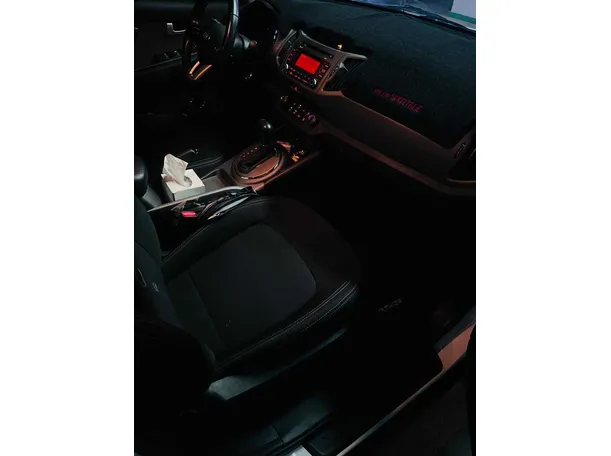 Car image 10