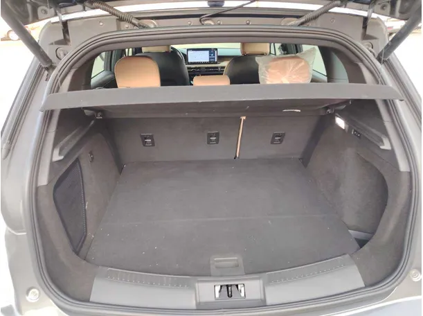 Car image 24