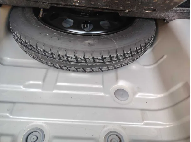Car image 28