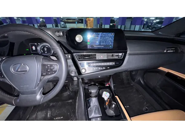 Car image 16