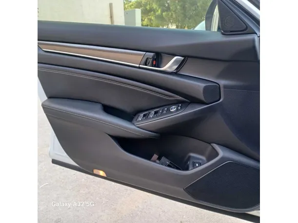 Car image 32
