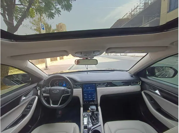 Car image 14