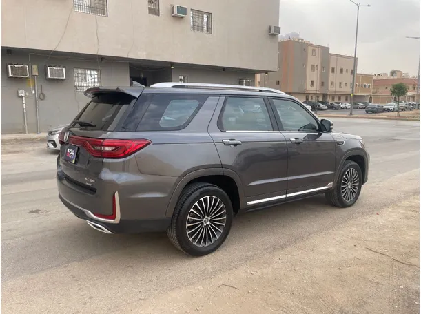 Car image 5