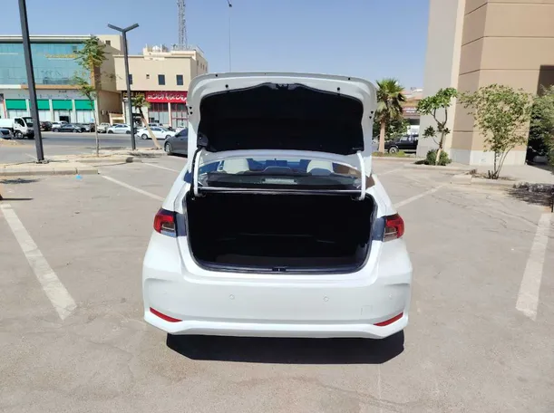 Car image 26