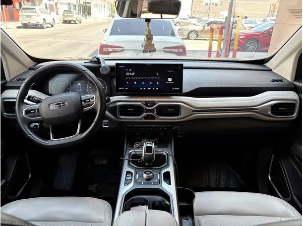 Car image 17