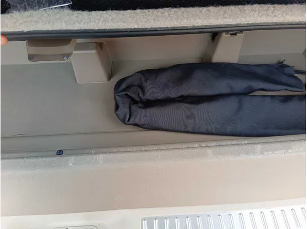Car image 32