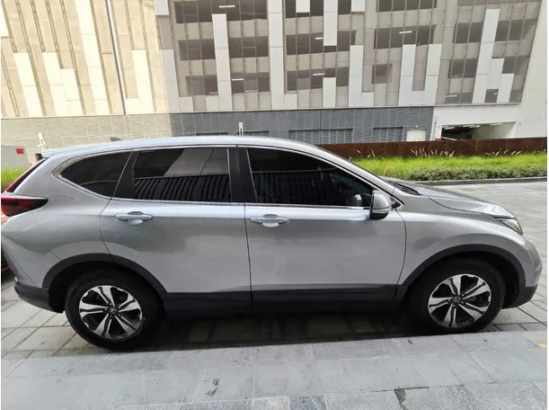Car image 9