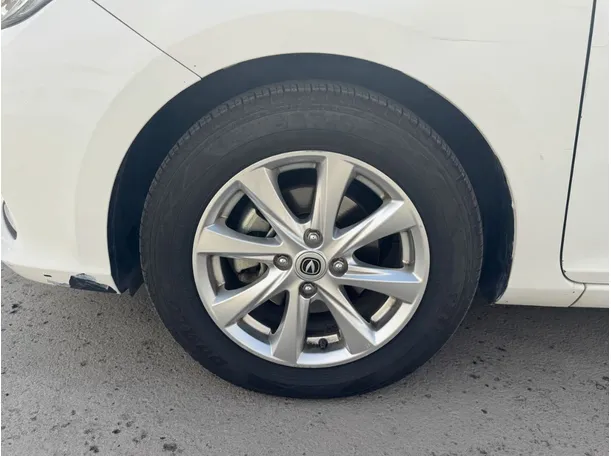 Car image 9