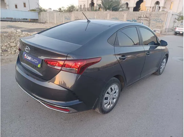 Car image 5