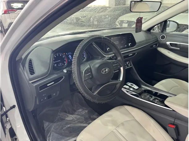 Car image 12