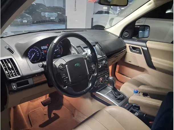 Car image 11