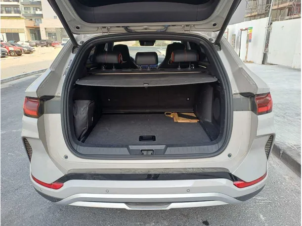 Car image 20