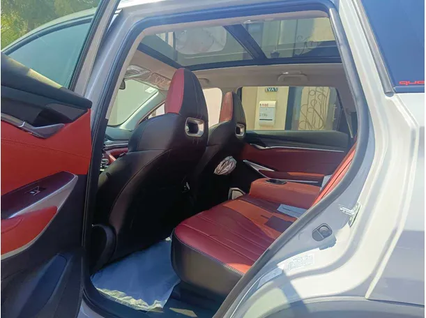Car image 18
