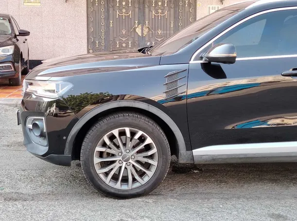 Car image 9